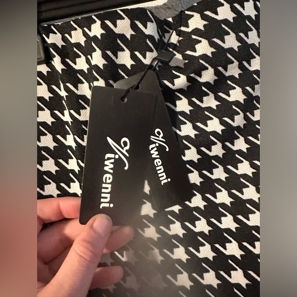 🔴$1SALE$ NWT Houndstooth pattern pencil skirt - Picture 2 of 3